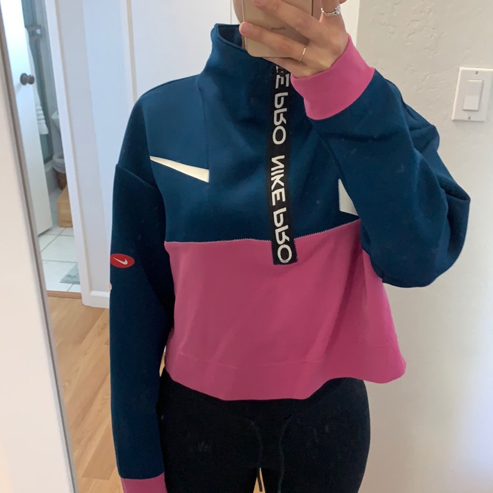 M Nike Pro Colorblock Cropped Sweatshirt 💗💙